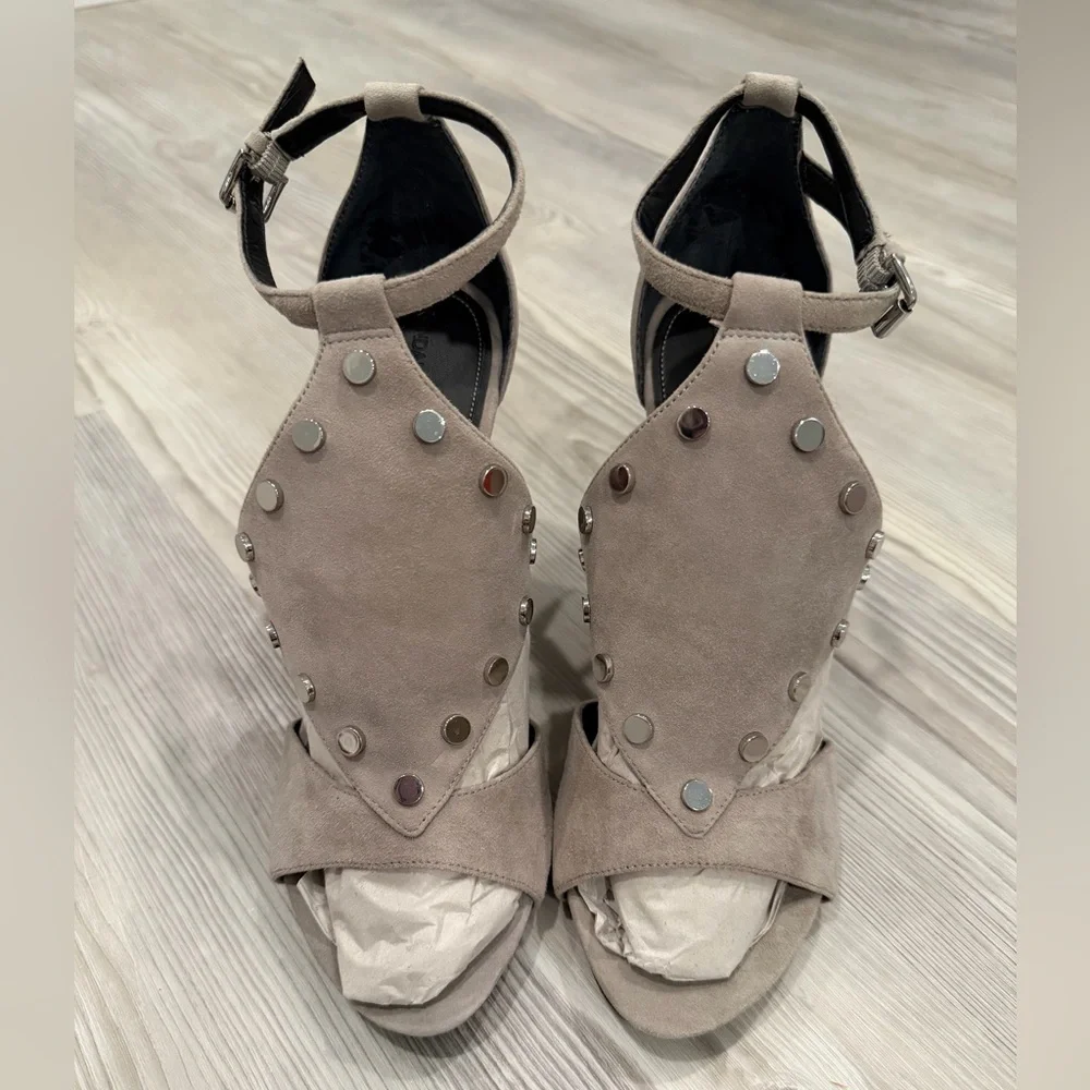KENDALL & KYLIE Women’s Suede Wedge Sandal Heels. Size 7.5. Grey. Grommets. EUC - Picture 8 of 9